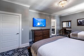 Double Room | In-room safe, desk, iron/ironing board, free WiFi