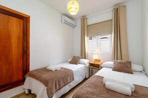 Iron/ironing board, free WiFi, bed sheets - Villa Naipa Golf by Villa Plus (Antigua)
