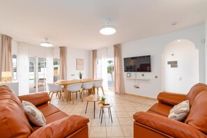 Smart TV, ping pong - Villa Naipa Golf by Villa Plus (Antigua)
