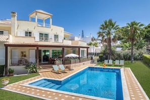 Pool - Villa Niva by Villa Plus (Quarteira)