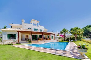 Pool - Villa Niva by Villa Plus (Quarteira)