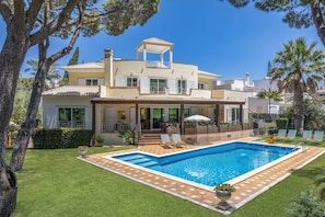 Pool - Villa Niva by Villa Plus (Quarteira)