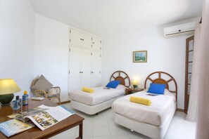 Iron/ironing board, free WiFi, bed sheets - Villa Casa das Palmeiras by Villa Plus (Albufeira)