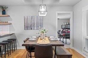 Dining - Fuller House: Waterfront>Hot Tub>Fire Pit>Game Room (Rogers)