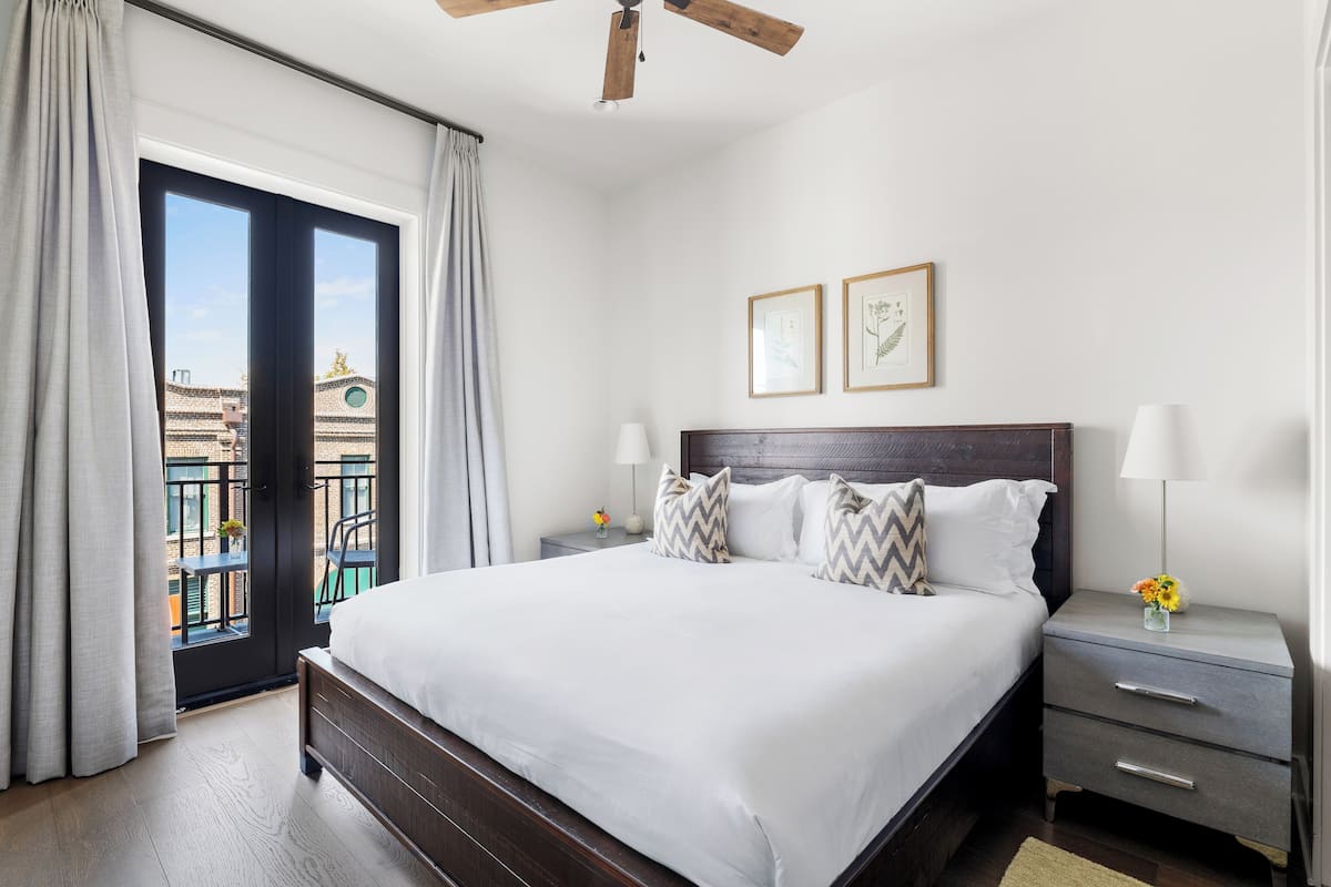 Luxe 2BR King Suites and Private Balcony