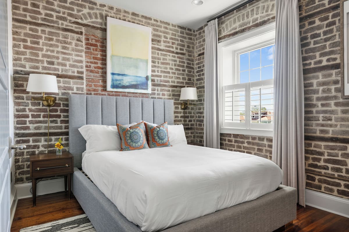 Condo on King Street with Rooftop and Terrace!