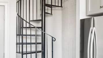 Fire Tower King Street 2 Story Condo | Innenbereich