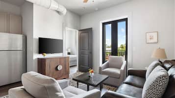 Luxe 2BR King Suites and Private Balcony | Area soggiorno