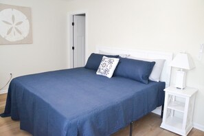 3 bedrooms, desk, iron/ironing board, travel cot