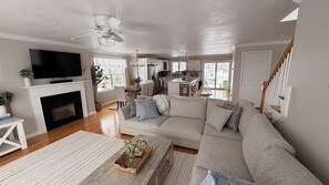 TV, fireplace - Welcome to Wicked Salty (Salisbury)