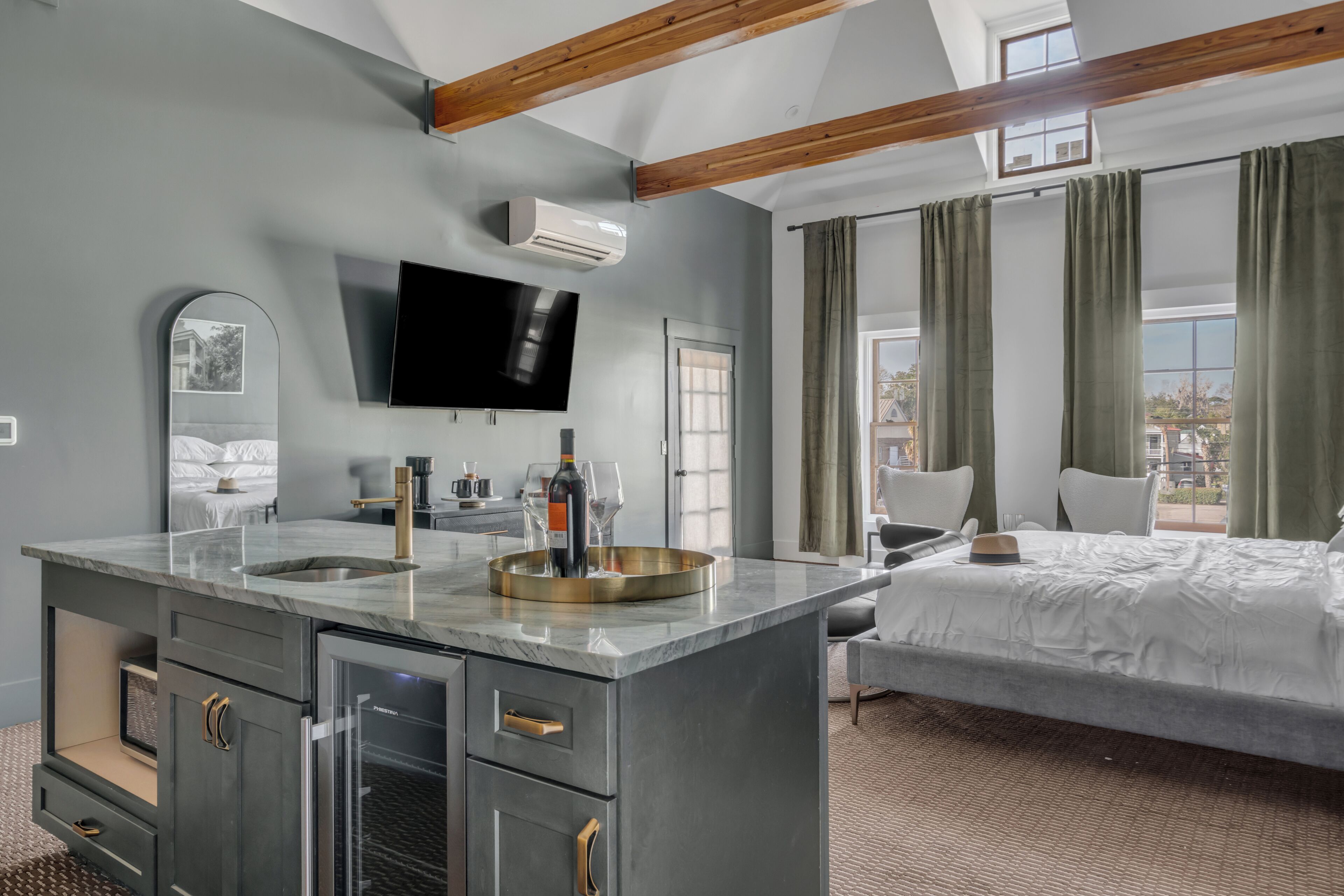 シグネチャー スタジオスイート バルコニー シティビュー