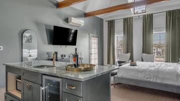 Signature-studiosviitti, parveke, kaupunkinäköala