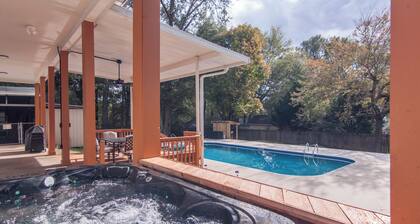 Pool + Hot Tub Oasis and Coastal Vibes Near AU