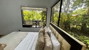 2 bedrooms, iron/ironing board, WiFi, bed sheets - Romantic Jungle Cabin with Sloth Views & Arenal Volcano (La Fortuna)