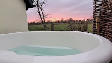 Cabin, 1 Bedroom, Garden View | Outdoor spa tub