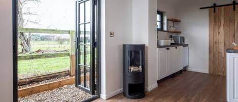 Cabin, 1 Bedroom, Garden View | Private kitchen