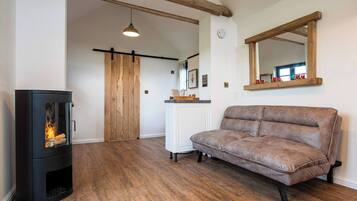 Cabin, 1 Bedroom, Garden View | Interior