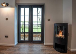 Cabin, 1 Bedroom, Garden View | Interior