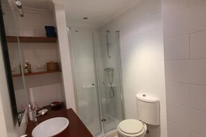 Hair dryer, towels, toilet paper - Apartment near the beach (Burela)