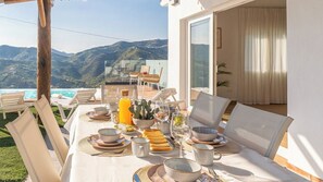 Outdoor dining - Villa La Loma Torrox by Ruralidays (Málaga)