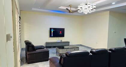 Great 1bedroom + 2TVs + Starlink + AC