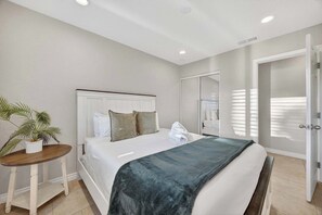 3 bedrooms, desk, iron/ironing board, travel cot - 10 Min to Mission Beach & Sea World | Kids Playset (San Diego)