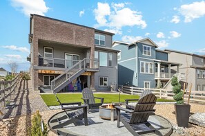 Terrace/patio - New Modern Retreat w/Mountain Views, Fire Pit + Deck (Littleton)