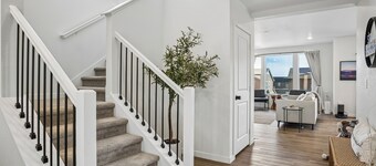 New Modern Retreat w/Mountain Views, Fire Pit + Deck