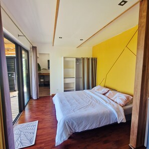 1 dormitorio, tabla de planchar con plancha, Internet y ropa de cama