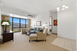 TV - Sunset in the Sky | 38th-Floor Waikiki Penthouse (Honolulu)