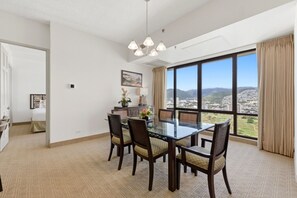 Dining - Sunset in the Sky | 38th-Floor Waikiki Penthouse (Honolulu)