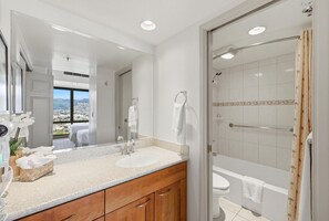 Hair dryer, towels - Sunset in the Sky | 38th-Floor Waikiki Penthouse (Honolulu)