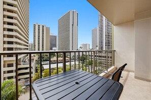 Property grounds - Relaxing Family Retreat w/Diamond Head View (Honolulu)