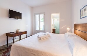 3 bedrooms, desk, iron/ironing board, free WiFi - Tannura, just 50 m from the beach in Donnalucata (SCICLI)