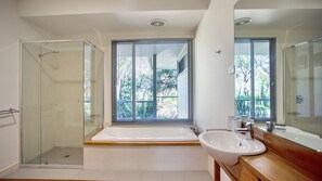 Shower, jetted bath - The Banksia's | Luxury Coastal Escape with Pool (Tea Gardens)