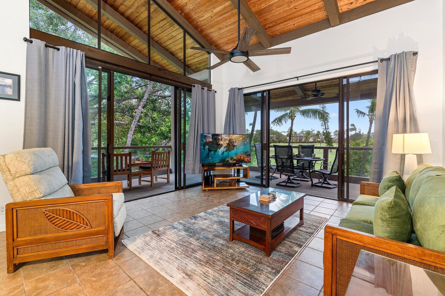 Condo, Multiple Beds (Kksr#7-304: Incredibly Private Top Fl) | Living area