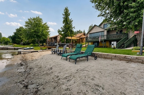 Diamond Lake Retreat w Private Beach & Dock!