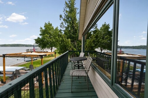 Diamond Lake Retreat w Private Beach & Dock!