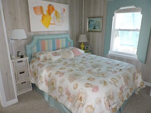 2 bedrooms, free WiFi, bed sheets - Oceanfront Cozy Retreat | Open Deck & Easy Beach Access | Perfect for Small Fami (Emerald Isle)