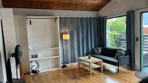 Smart TV - Cozy Marina Del Rey Studio (Marina del Rey)
