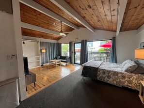Interior - Cozy Marina Del Rey Studio (Marina del Rey)