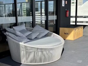 Terrace/patio - Modern apartment with complete leisure facilities, swimming pool and gym. (Curitiba)