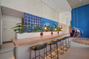 Interior - Modern apartment with complete leisure facilities, swimming pool and gym. (Curitiba)