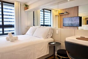 1 bedroom, iron/ironing board, WiFi, bed sheets - Modern apartment with complete leisure facilities, swimming pool and gym. (Curitiba)