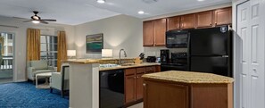 Private kitchen - Cozy 2BR Condo at a Resort near Disney in welcoming Kissimmee! 4/29-5/6 2026 (Kissimmee)