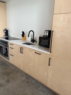 Private kitchen - Spacious urban oasis (Halifax)