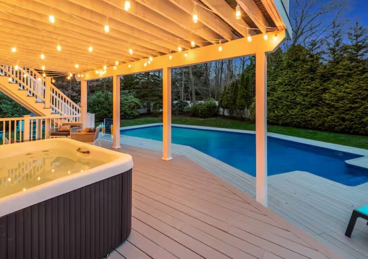 Superior Villa, Pool View | Living room