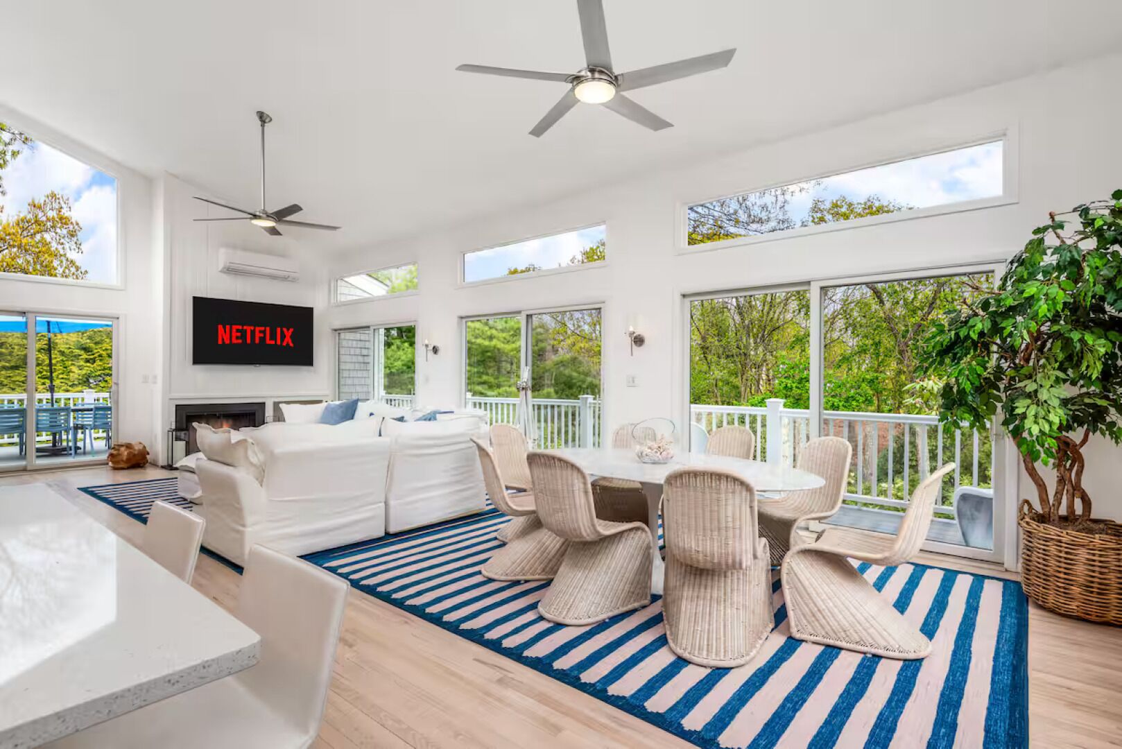 Villa Supérieure, vue piscine | Restauration