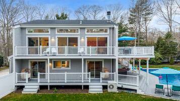 Villa superior, vista a la alberca | Exterior