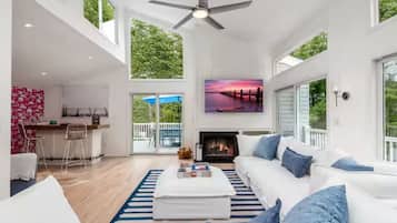 Superior Villa, Pool View | Living room